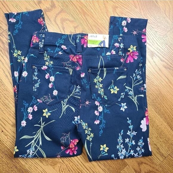 Time and Tru Jeggins  - Picture 2 of 4